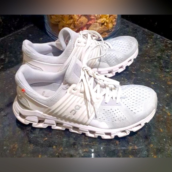 On Running Shoes - ❌ On Cloud Running CloudTech Helion size 7 white grey GUC